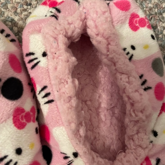 Sanrio Hello Kitty Pink House Slippers Bundle - Picture 4 of 9
